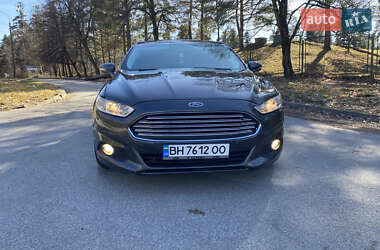 Седан Ford Fusion 2015 в 