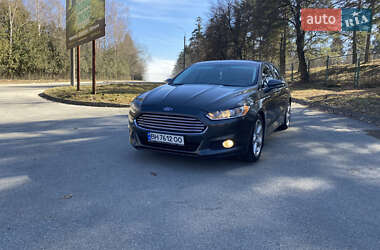 Седан Ford Fusion 2015 в 