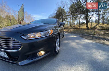 Седан Ford Fusion 2015 в 