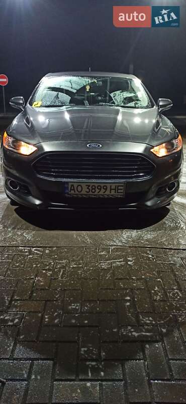 Седан Ford Fusion 2015 в Ужгороде