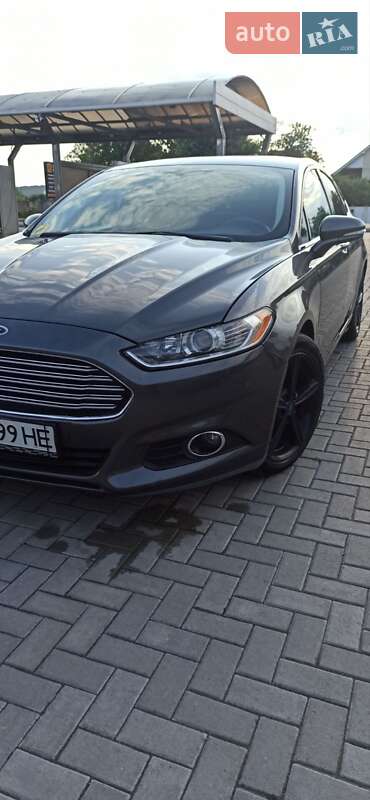 Седан Ford Fusion 2015 в Ужгороді