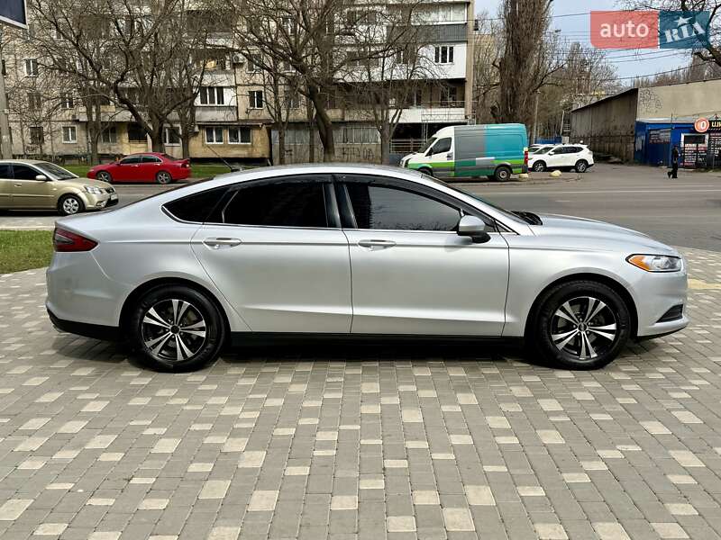 Седан Ford Fusion 2013 в Одесі