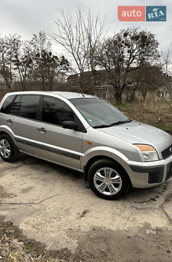 Хэтчбек Ford Fusion 2005 в 