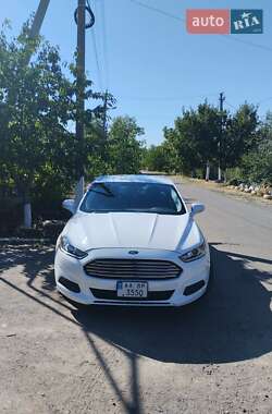 Седан Ford Fusion 2013 в 