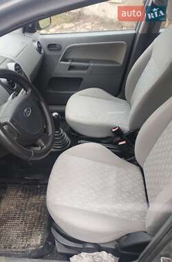 Хэтчбек Ford Fusion 2005 в 