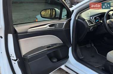 Седан Ford Fusion 2019 в 