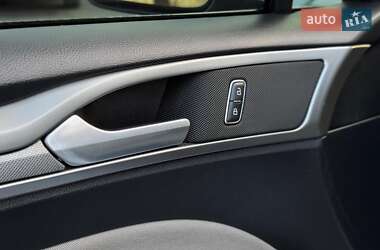 Седан Ford Fusion 2019 в 