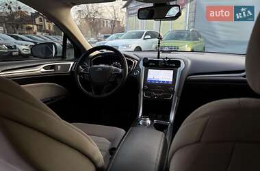 Седан Ford Fusion 2019 в 