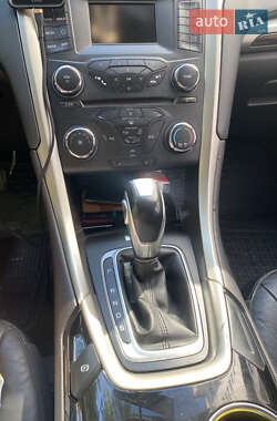 Седан Ford Fusion 2015 в 