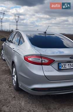 Седан Ford Fusion 2016 в 