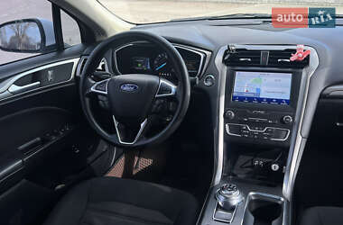 Седан Ford Fusion 2019 в 