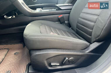 Седан Ford Fusion 2019 в 