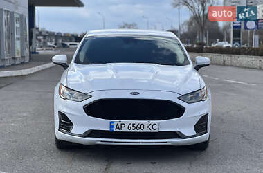 Седан Ford Fusion 2019 в 