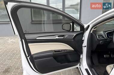 Седан Ford Fusion 2017 в 