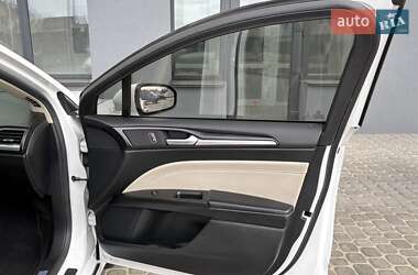 Седан Ford Fusion 2017 в 