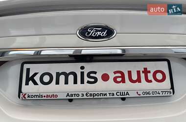 Седан Ford Fusion 2017 в 