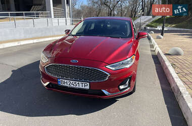 Седан Ford Fusion 2019 в 