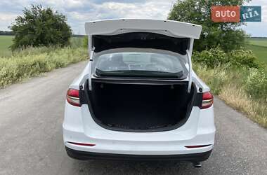 Седан Ford Fusion 2019 в 