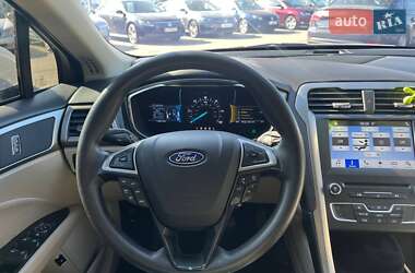 Седан Ford Fusion 2017 в 