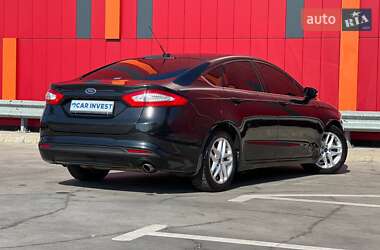 Седан Ford Fusion 2013 в 