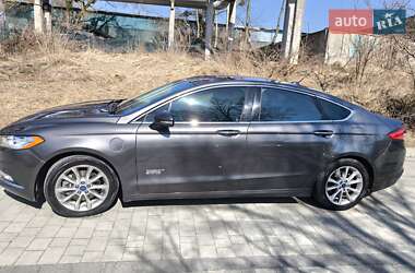Седан Ford Fusion 2016 в 
