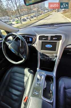 Седан Ford Fusion 2016 в 