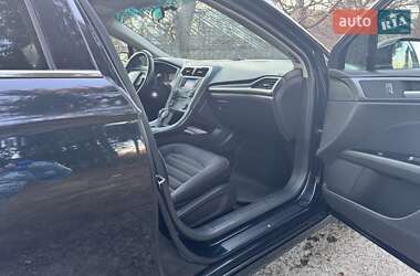 Седан Ford Fusion 2013 в 