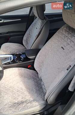 Седан Ford Fusion 2014 в 