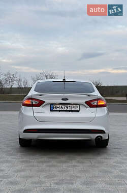 Седан Ford Fusion 2013 в 