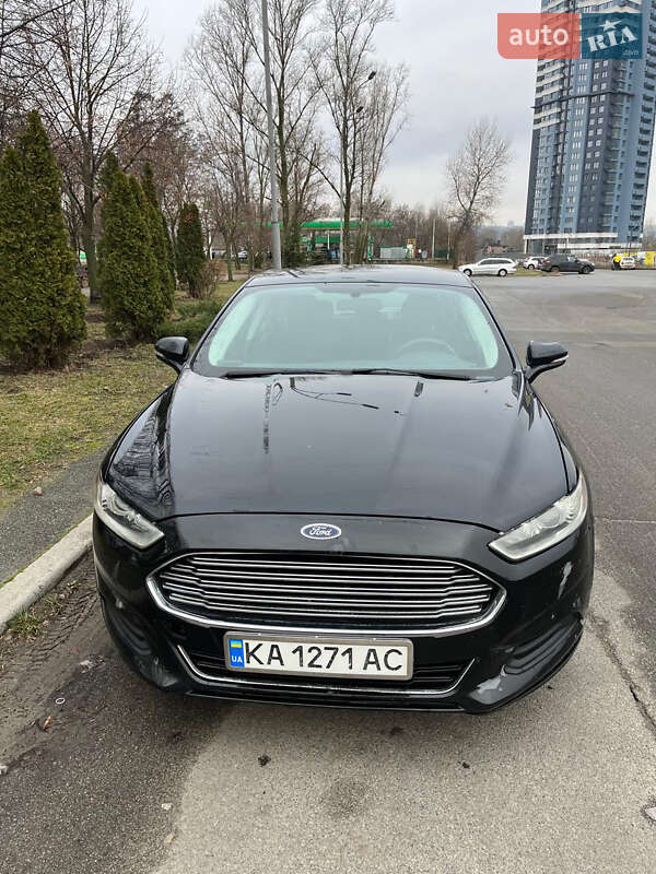 Седан Ford Fusion 2016 в 