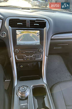 Седан Ford Fusion 2016 в 