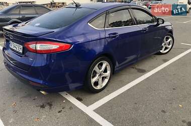 Седан Ford Fusion 2015 в 