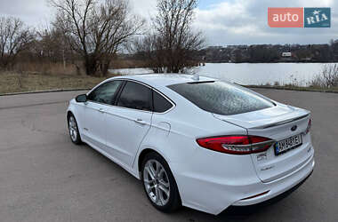 Седан Ford Fusion 2018 в 