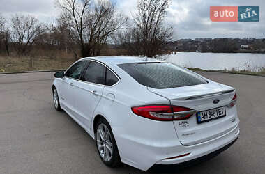 Седан Ford Fusion 2018 в 