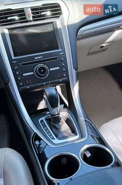 Седан Ford Fusion 2013 в 