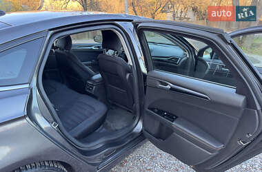 Седан Ford Fusion 2015 в 