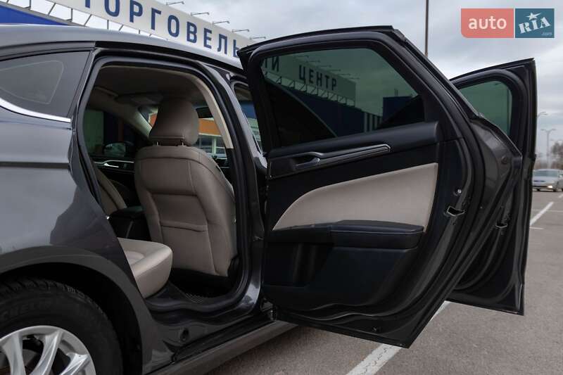 Седан Ford Fusion 2016 в Каменском