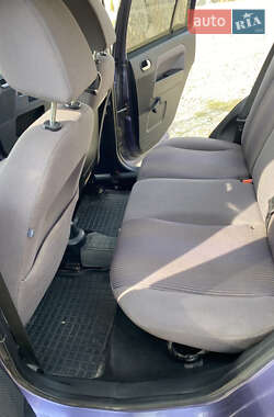 Хэтчбек Ford Fusion 2005 в 