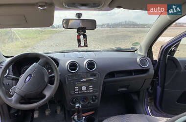 Хэтчбек Ford Fusion 2005 в 