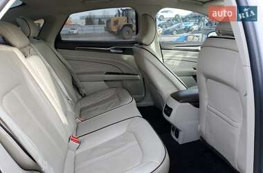 Седан Ford Fusion 2017 в 