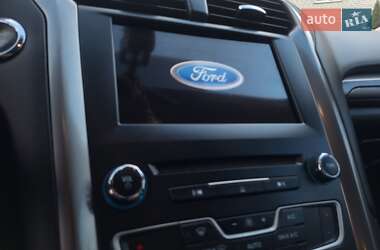 Седан Ford Fusion 2017 в 