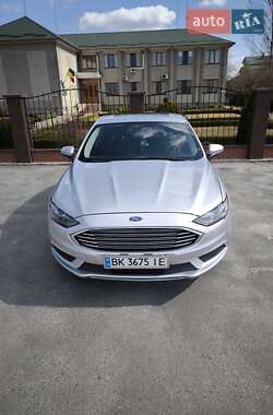 Седан Ford Fusion 2016 в 