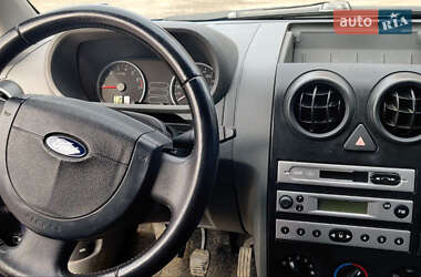 Хэтчбек Ford Fusion 2004 в 