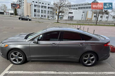 Седан Ford Fusion 2013 в 