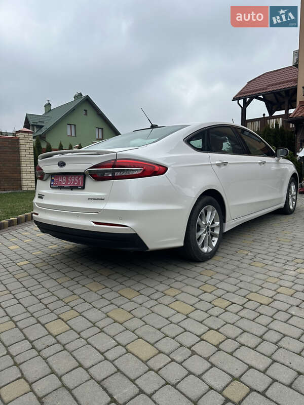 Седан Ford Fusion 2018 в Львове