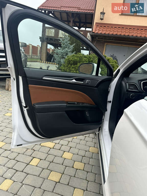 Седан Ford Fusion 2018 в Львове