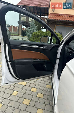 Седан Ford Fusion 2018 в 