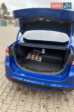 Седан Ford Fusion 2016 в 