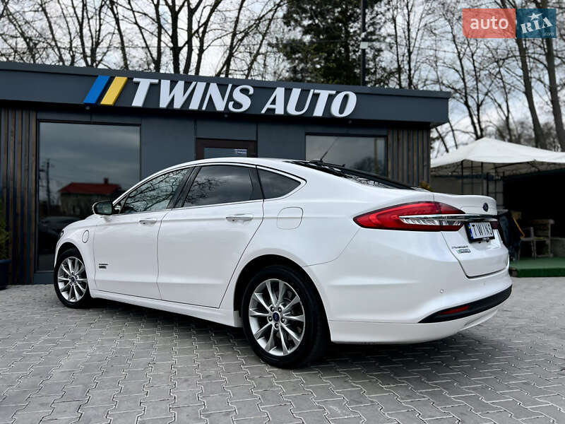 Седан Ford Fusion 2017 в Одесі