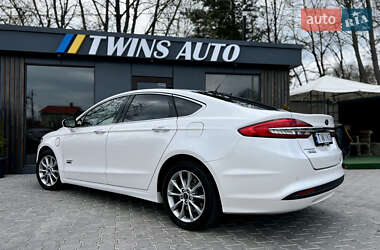 Седан Ford Fusion 2017 в 